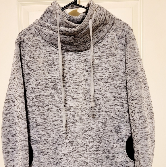 Gray and black stretchy sweater tunic. - Picture 5 of 10